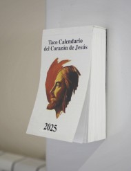Taco calendario del Corazón de Jesús 2025 (clásico con imán)