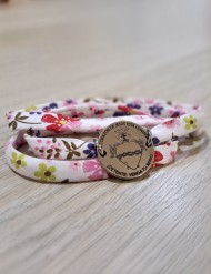 "Detente" Wrap Pulsera/gargantilla · Disco acero y cordón tela flores