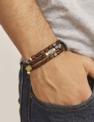 Rosario pulsera granos madera cilíndricos San Benito joven